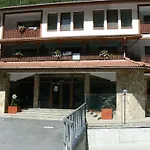 Fisherman's Hut Family 3*