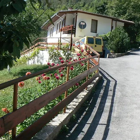 Fisherman's Hut Family 3*