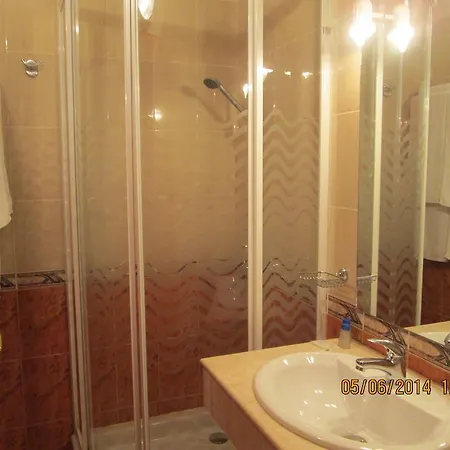 Отель Fisherman's Hut Family 3*